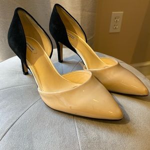 Alex Marie nude and black pumps